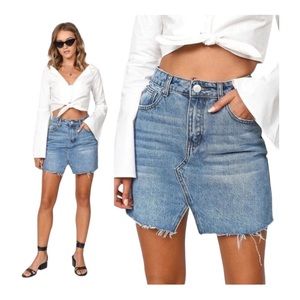 Tobi Distressed Raw Hem Mini/ Micro Blue Medium Wash Denim Skirt | Size 28